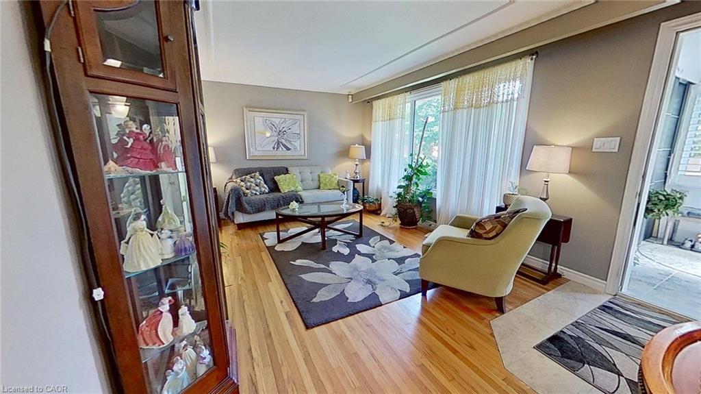 27 Hepburn Avenue, St. Thomas, ON - Indoor Photo Showing Living Room