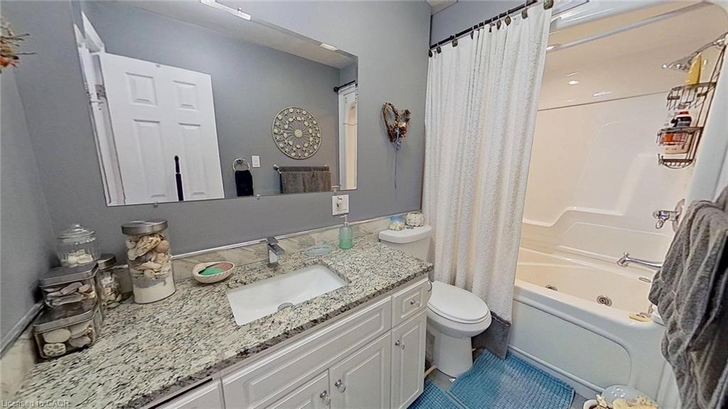 27 Hepburn Avenue, St. Thomas, ON - Indoor Photo Showing Bathroom