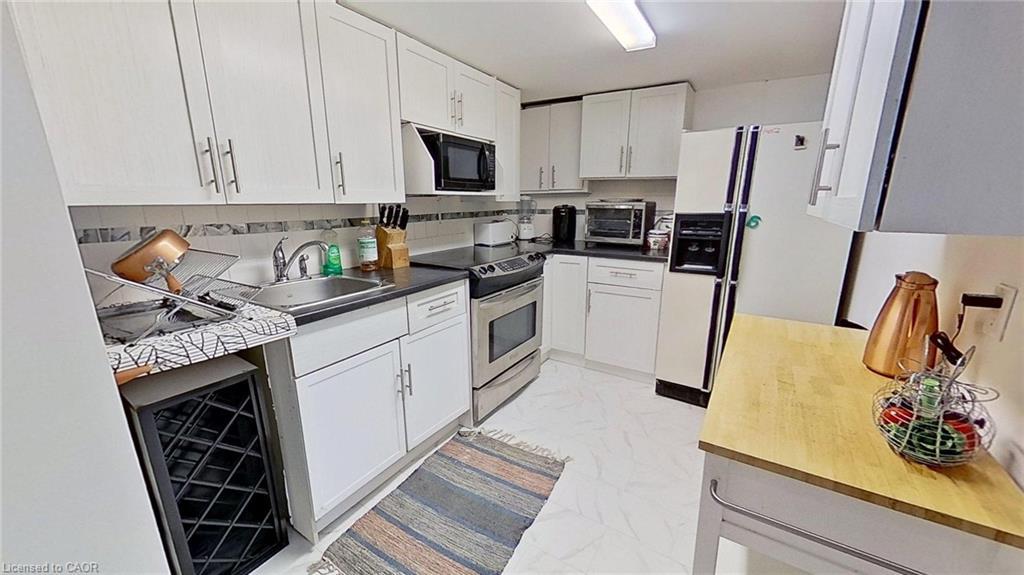 27 Hepburn Avenue, St. Thomas, ON - Indoor Photo Showing Kitchen