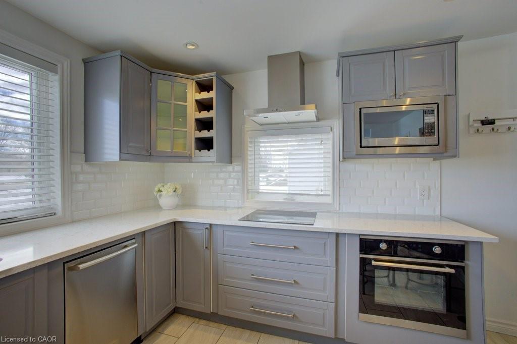 9488 Wellington Road 124, Erin, ON - Indoor Photo Showing Kitchen