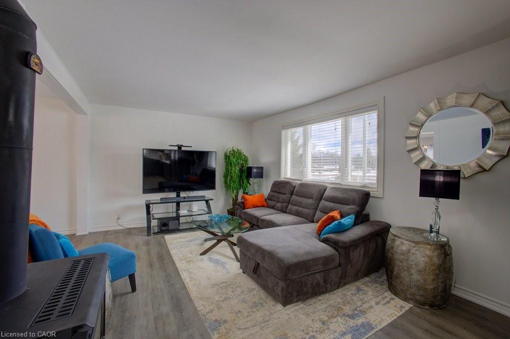 9488 Wellington Road 124, Erin, ON - Indoor Photo Showing Living Room