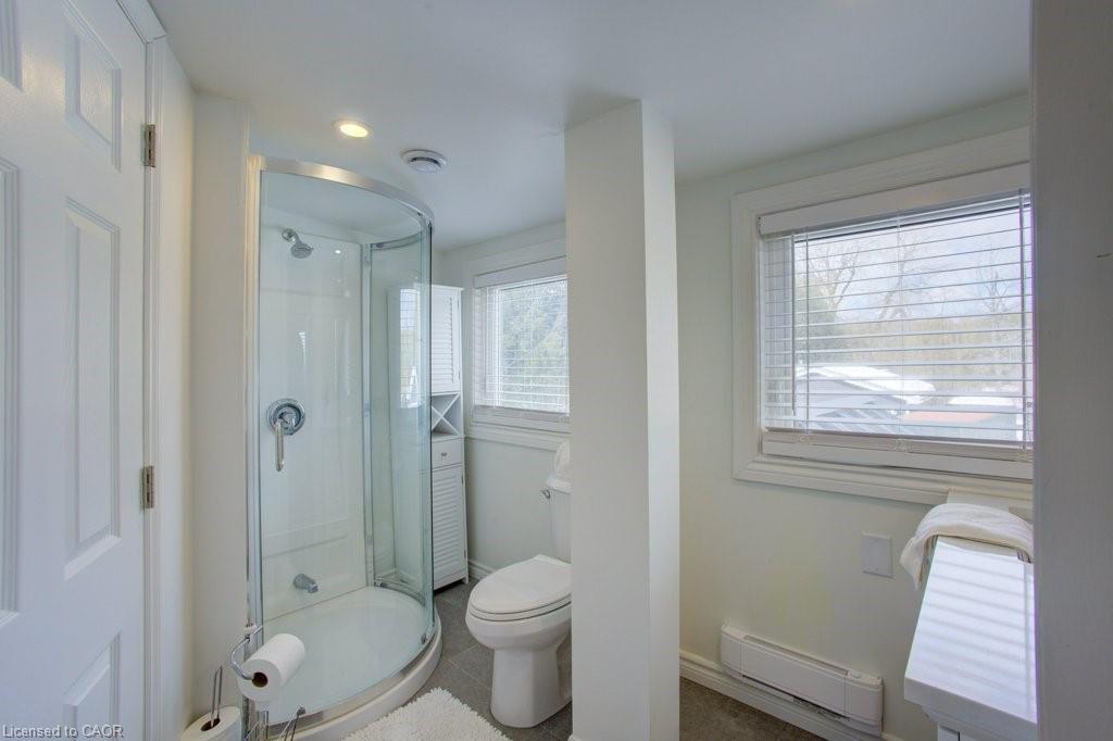 9488 Wellington Road 124, Erin, ON - Indoor Photo Showing Bathroom