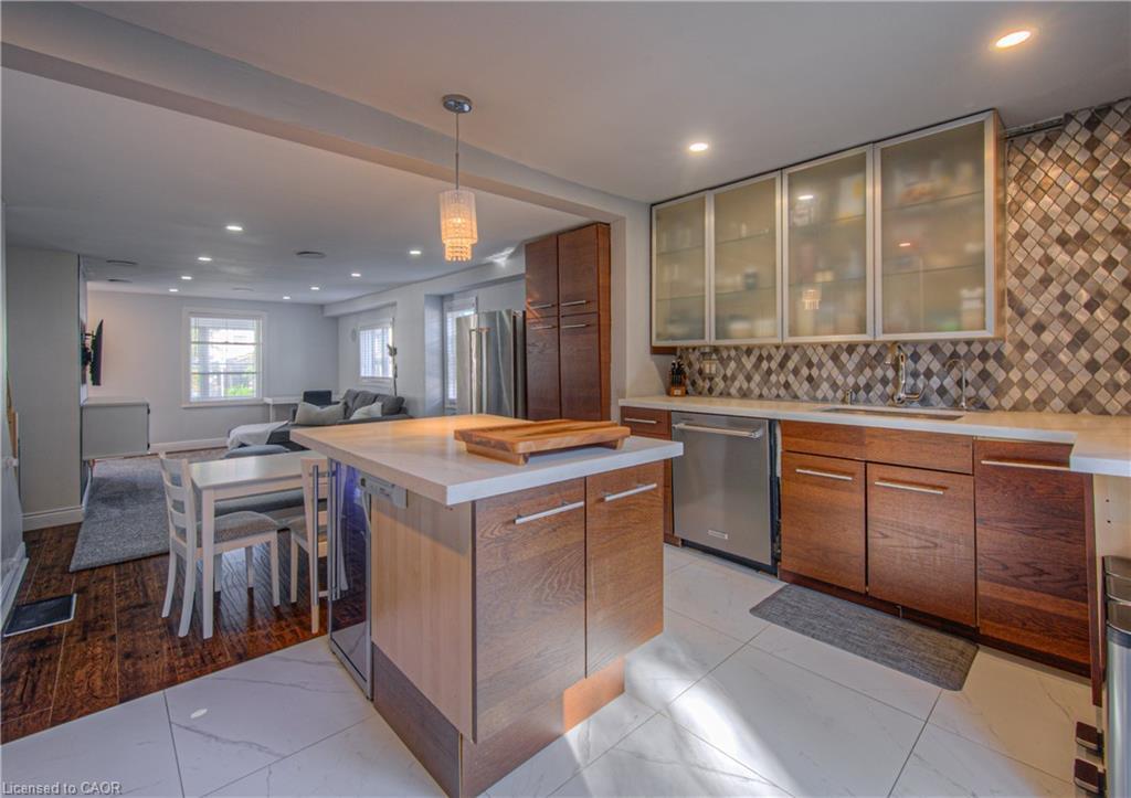 12 Jones Street, Stoney Creek, ON - Indoor