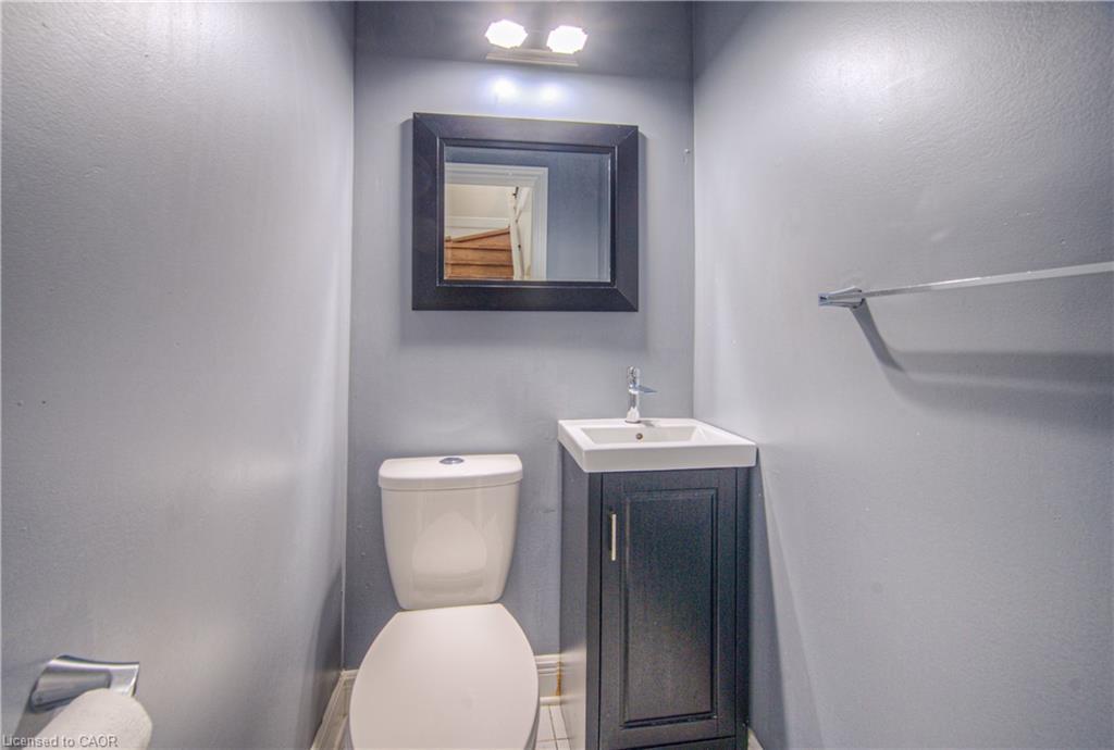 12 Jones Street, Stoney Creek, ON - Indoor Photo Showing Bathroom