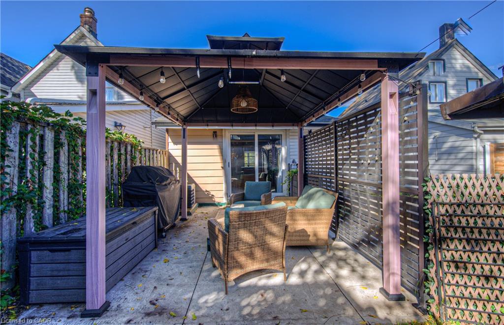 12 Jones Street, Stoney Creek, ON - Outdoor