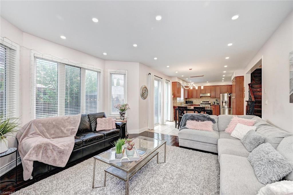 59 Apple Drive, Cambridge, ON - Indoor Photo Showing Living Room