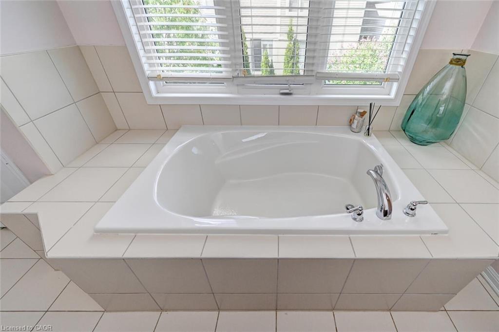 59 Apple Drive, Cambridge, ON - Indoor Photo Showing Bathroom