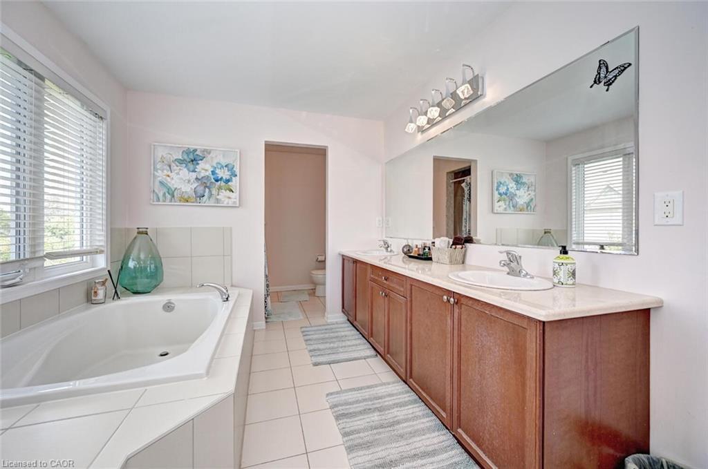 59 Apple Drive, Cambridge, ON - Indoor Photo Showing Bathroom
