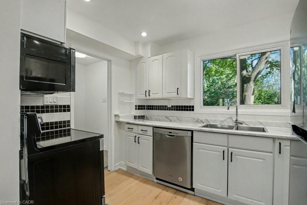 17-25 Upper Canada Drive, Kitchener, ON - Indoor Photo Showing Kitchen With Double Sink