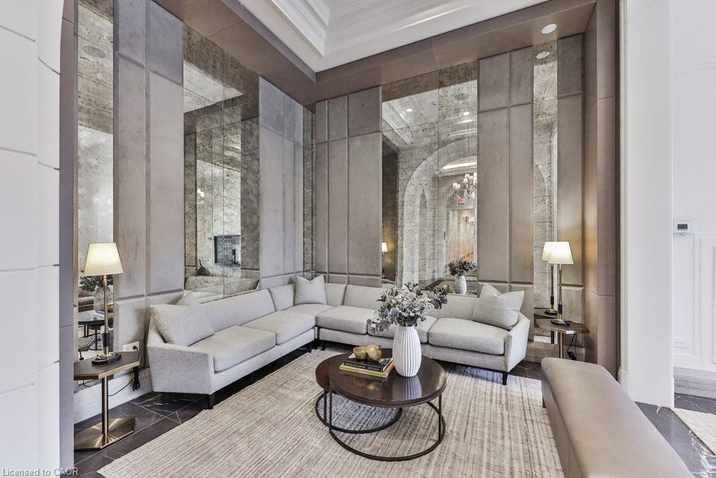 212-300 Randall Street, Oakville, ON - Indoor Photo Showing Other Room