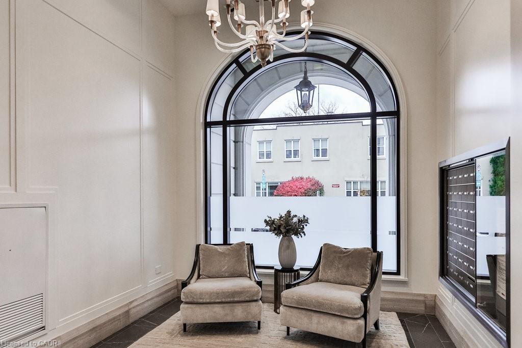 212-300 Randall Street, Oakville, ON - Indoor