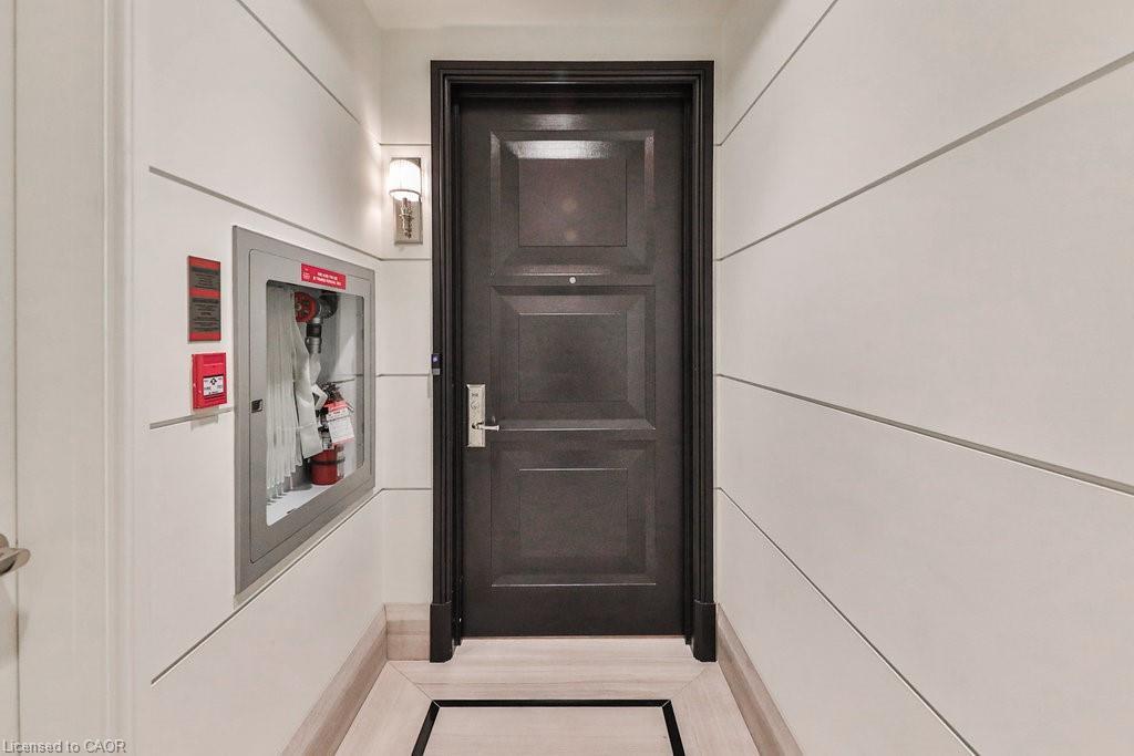 212-300 Randall Street, Oakville, ON - Indoor Photo Showing Other Room