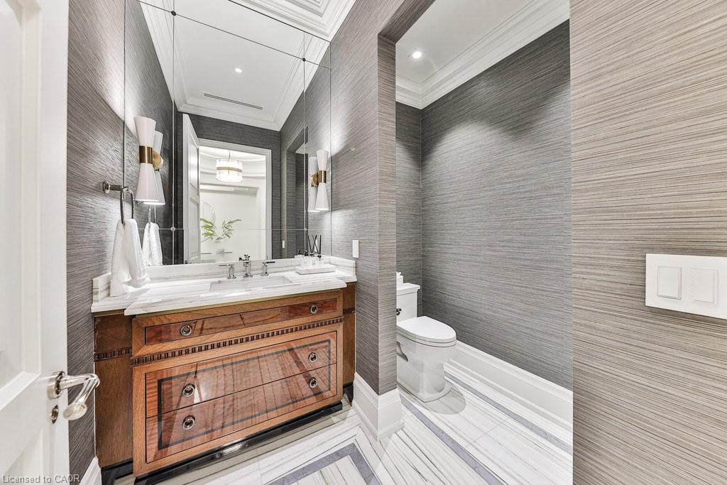 212-300 Randall Street, Oakville, ON - Indoor Photo Showing Bathroom