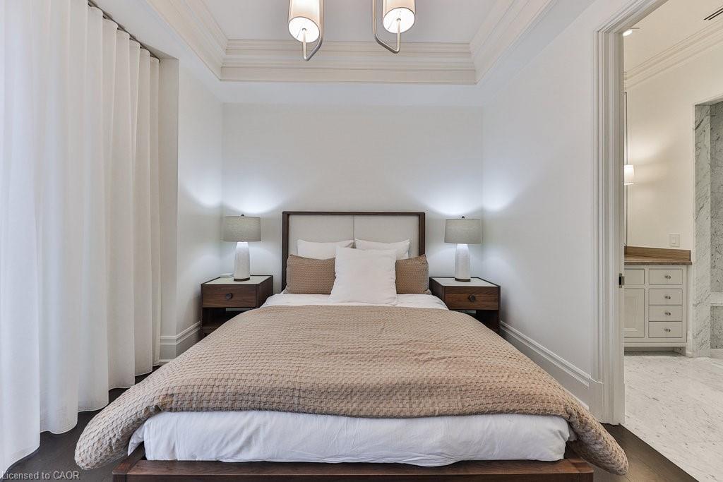 212-300 Randall Street, Oakville, ON - Indoor Photo Showing Bedroom