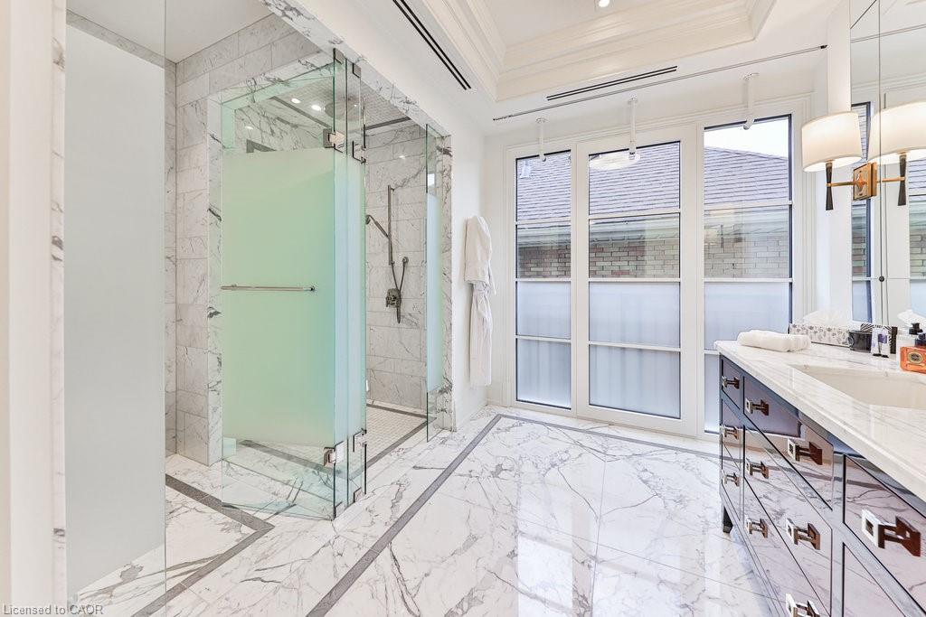 212-300 Randall Street, Oakville, ON - Indoor Photo Showing Bathroom