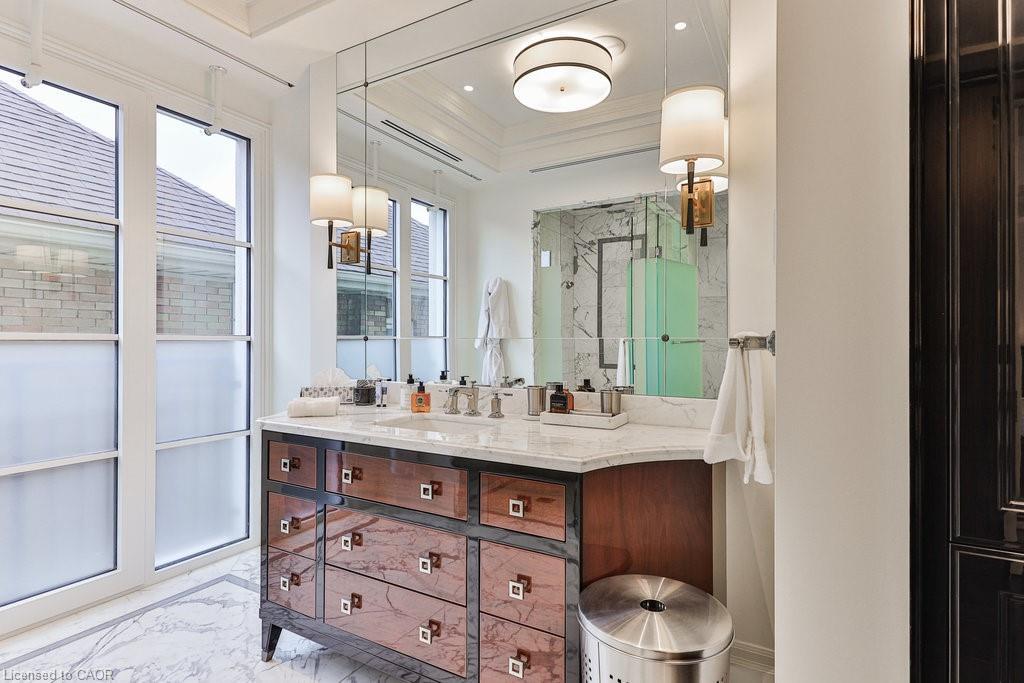 212-300 Randall Street, Oakville, ON - Indoor Photo Showing Bathroom