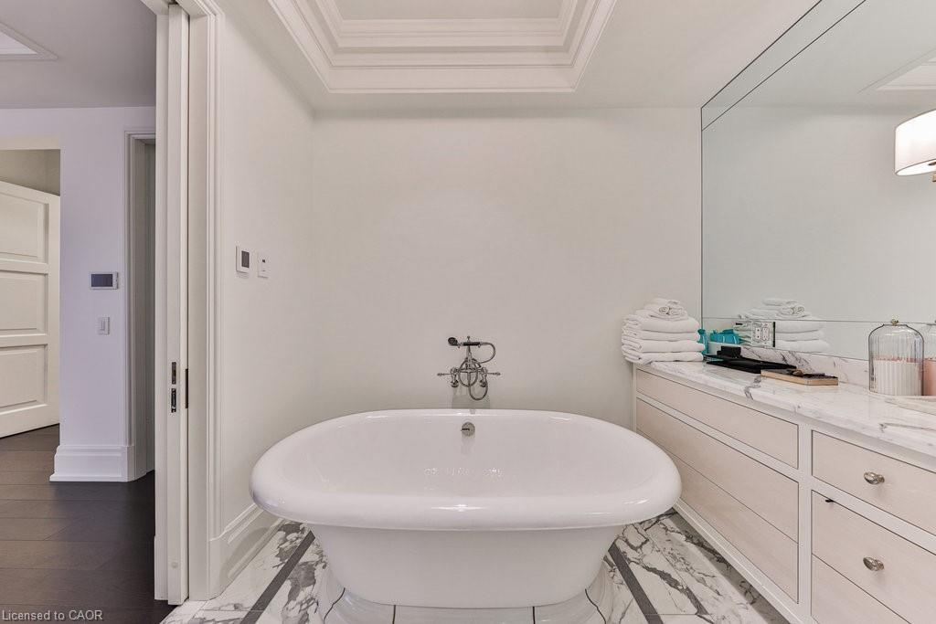 212-300 Randall Street, Oakville, ON - Indoor Photo Showing Bathroom