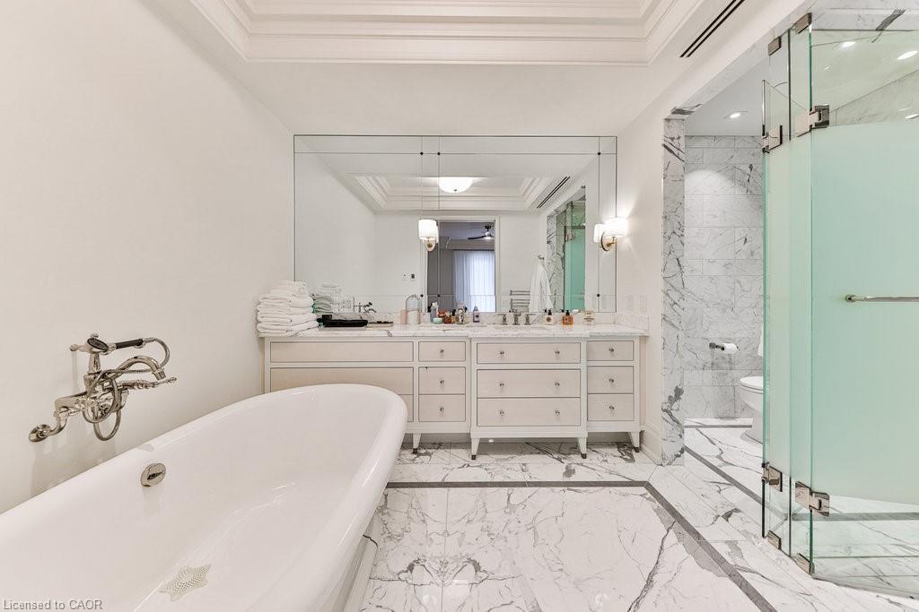 212-300 Randall Street, Oakville, ON - Indoor Photo Showing Bathroom