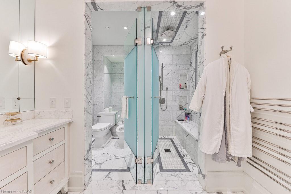 212-300 Randall Street, Oakville, ON - Indoor Photo Showing Bathroom