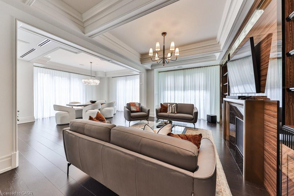 212-300 Randall Street, Oakville, ON - Indoor Photo Showing Other Room