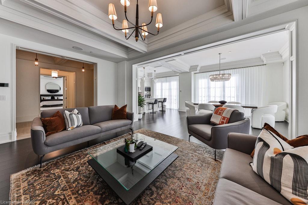 212-300 Randall Street, Oakville, ON - Indoor Photo Showing Living Room