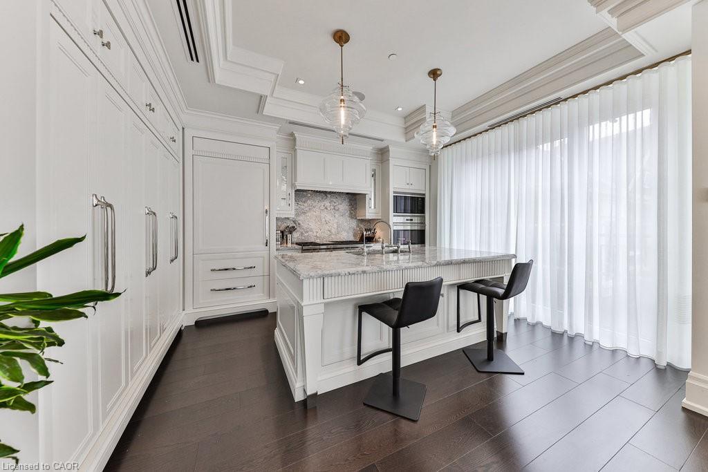 212-300 Randall Street, Oakville, ON - Indoor Photo Showing Kitchen With Upgraded Kitchen