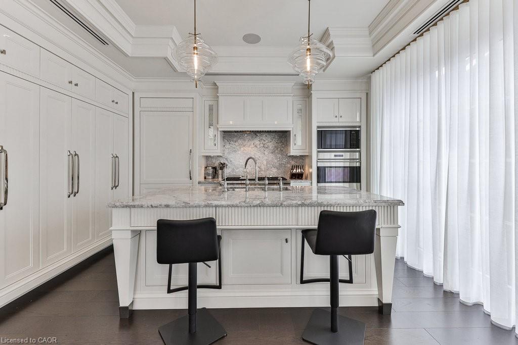 212-300 Randall Street, Oakville, ON - Indoor Photo Showing Kitchen With Upgraded Kitchen