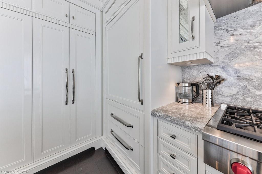 212-300 Randall Street, Oakville, ON - Indoor Photo Showing Kitchen