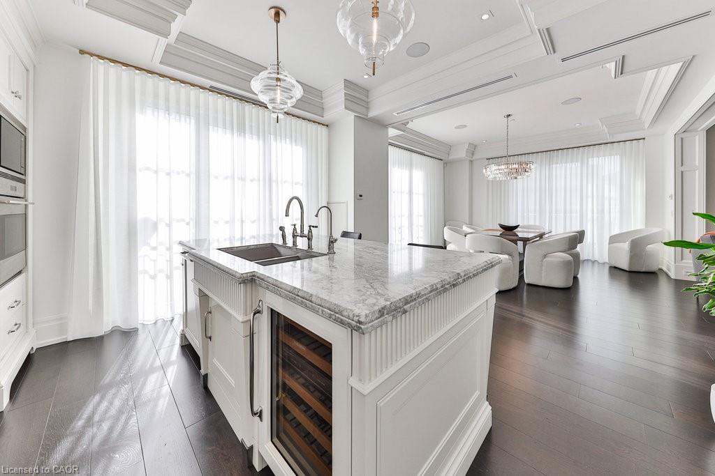 212-300 Randall Street, Oakville, ON - Indoor Photo Showing Kitchen With Double Sink With Upgraded Kitchen