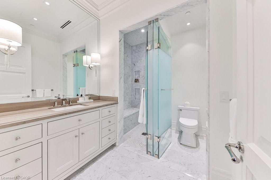 212-300 Randall Street, Oakville, ON - Indoor Photo Showing Bathroom