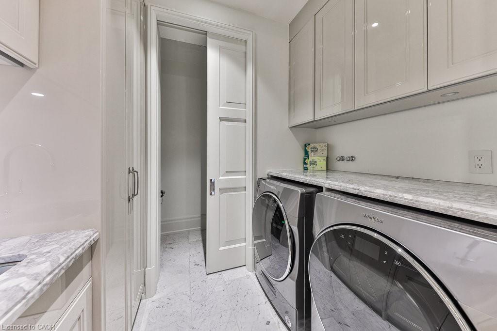 212-300 Randall Street, Oakville, ON - Indoor Photo Showing Laundry Room