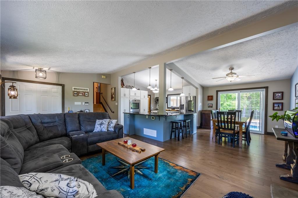 1750 Turkey Point Road, Simcoe, ON - Indoor Photo Showing Living Room