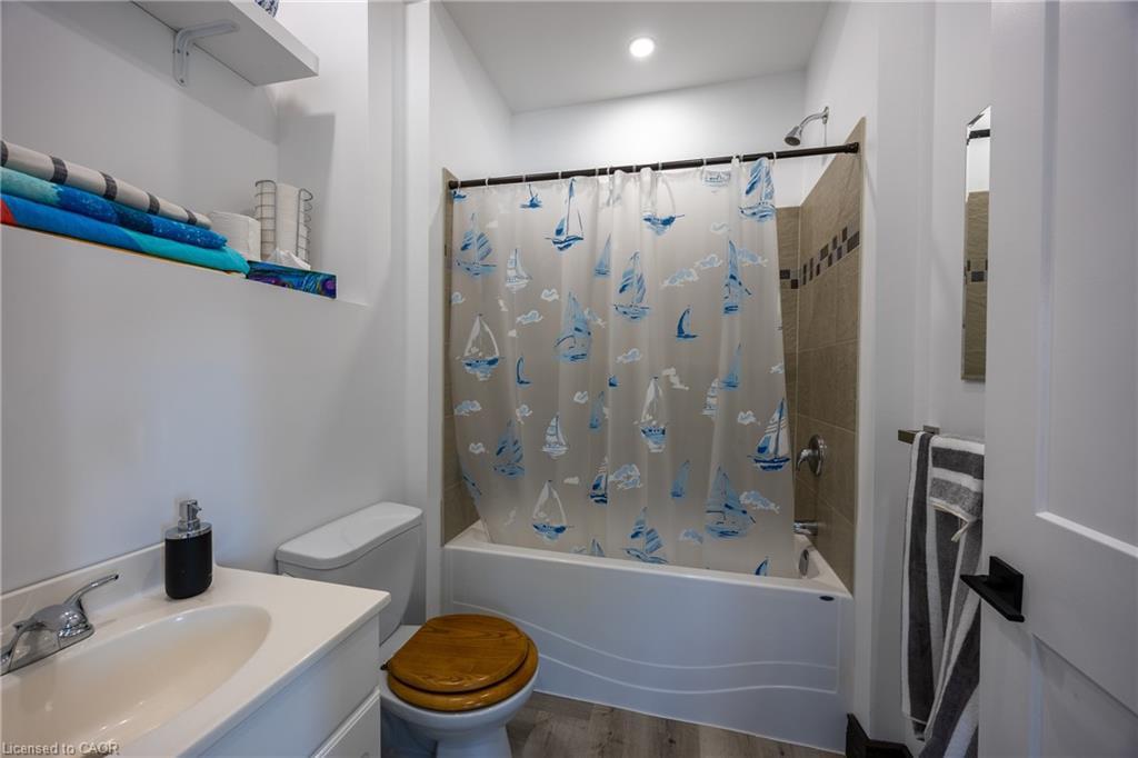 1750 Turkey Point Road, Simcoe, ON - Indoor Photo Showing Bathroom