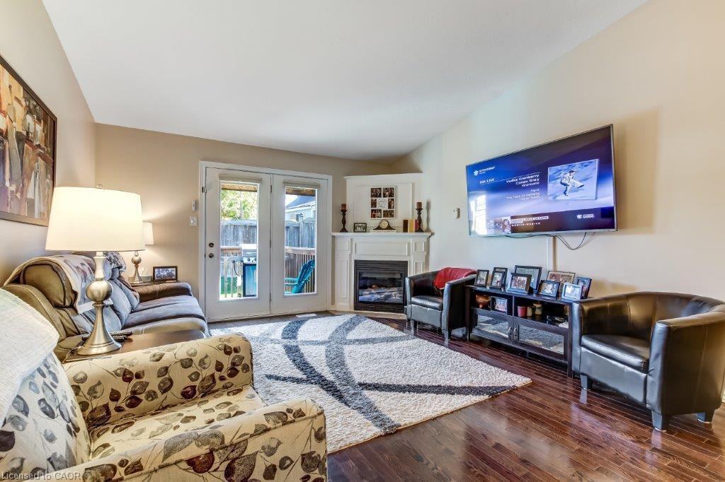 7-52 Imperial Street, Delhi, ON - Indoor Photo Showing Living Room With Fireplace