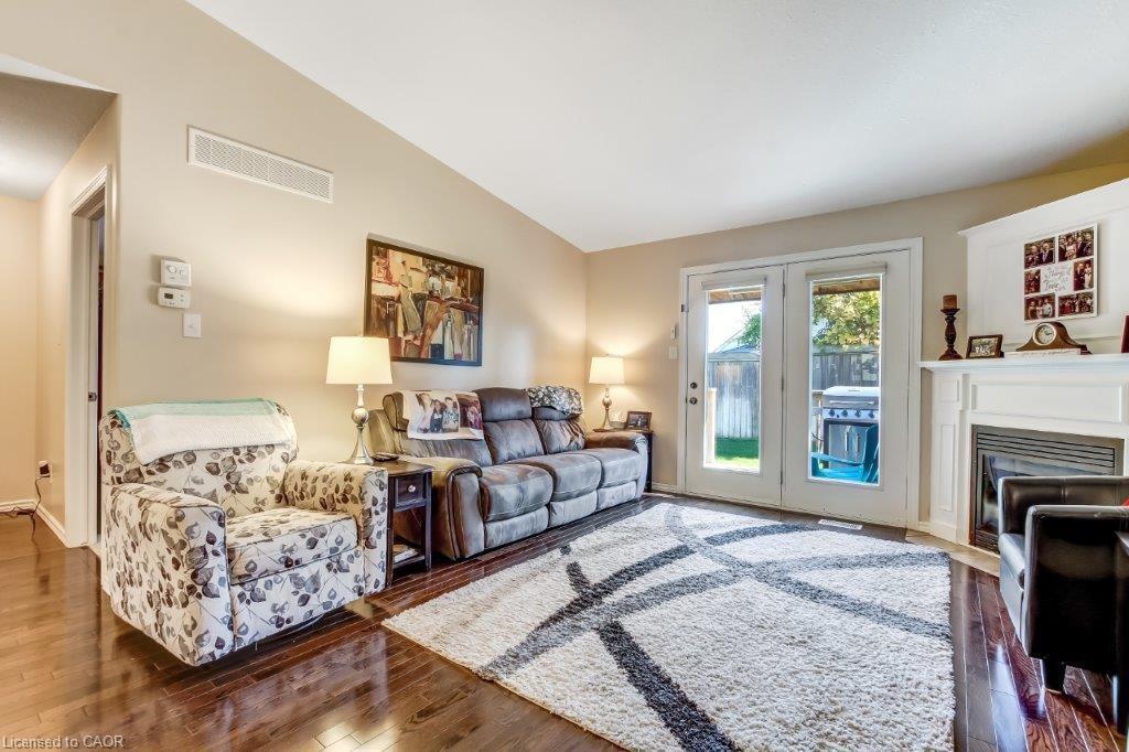 7-52 Imperial Street, Delhi, ON - Indoor Photo Showing Living Room With Fireplace