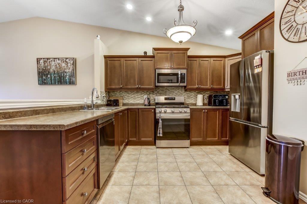 7-52 Imperial Street, Delhi, ON - Indoor Photo Showing Kitchen With Stainless Steel Kitchen