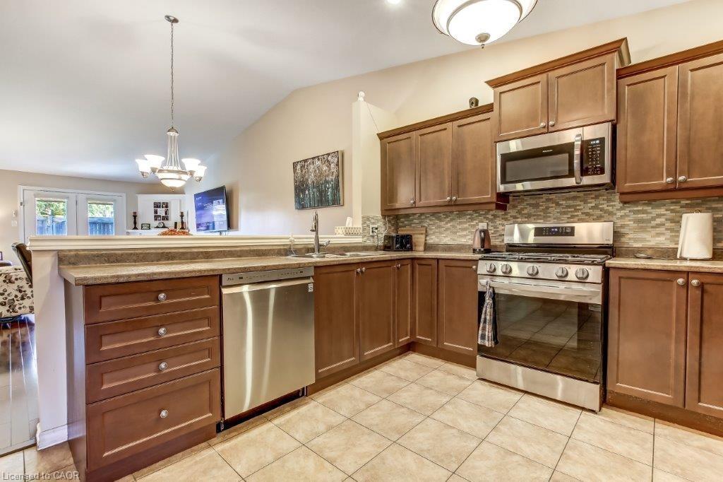 7-52 Imperial Street, Delhi, ON - Indoor Photo Showing Kitchen With Stainless Steel Kitchen