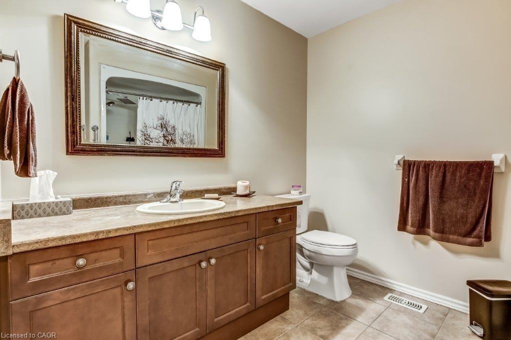 7-52 Imperial Street, Delhi, ON - Indoor Photo Showing Bathroom