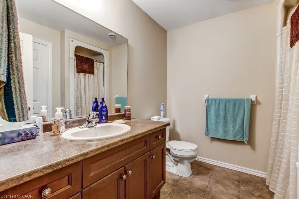 7-52 Imperial Street, Delhi, ON - Indoor Photo Showing Bathroom