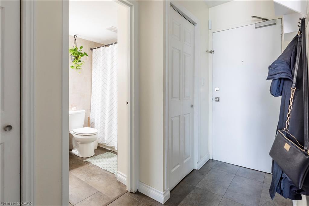 902-141 Catharine Street S, Hamilton, ON - Indoor Photo Showing Bathroom