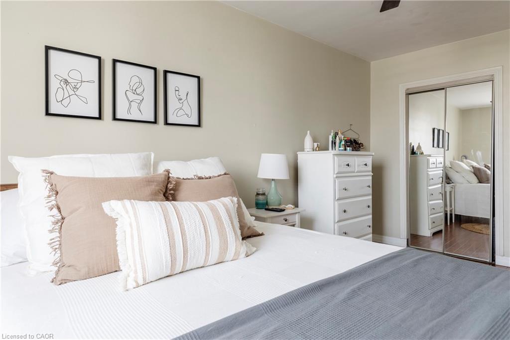 902-141 Catharine Street S, Hamilton, ON - Indoor Photo Showing Bedroom