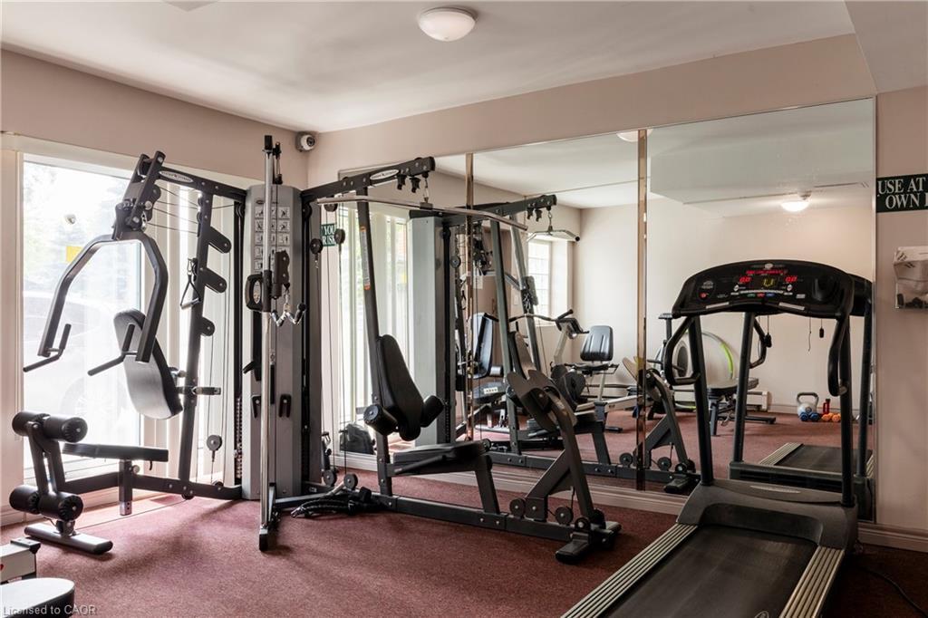 902-141 Catharine Street S, Hamilton, ON - Indoor Photo Showing Gym Room