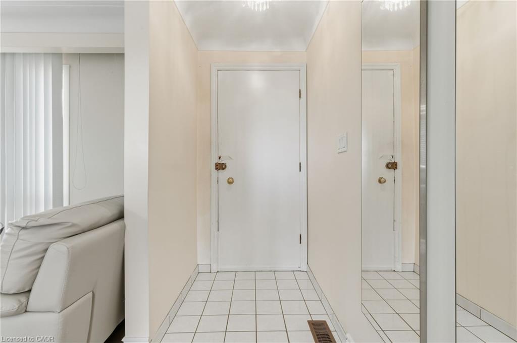 67 Lakeside Drive, Grimsby, ON - Indoor Photo Showing Other Room