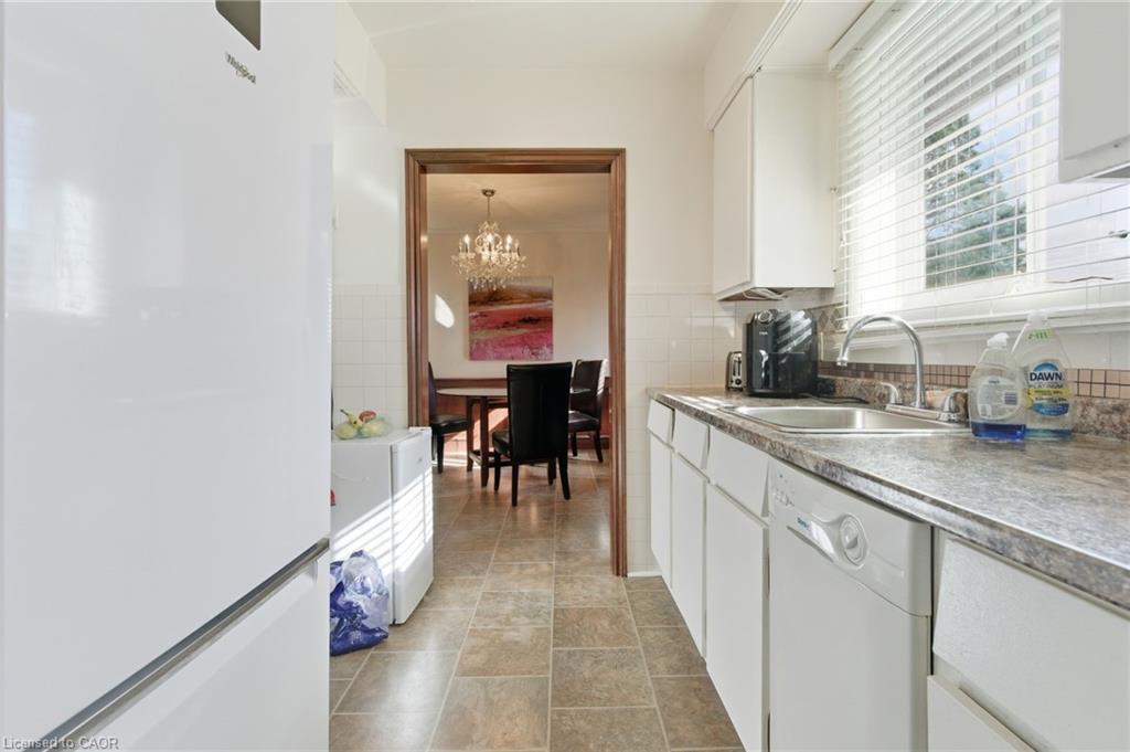 67 Lakeside Drive, Grimsby, ON - Indoor Photo Showing Kitchen With Double Sink