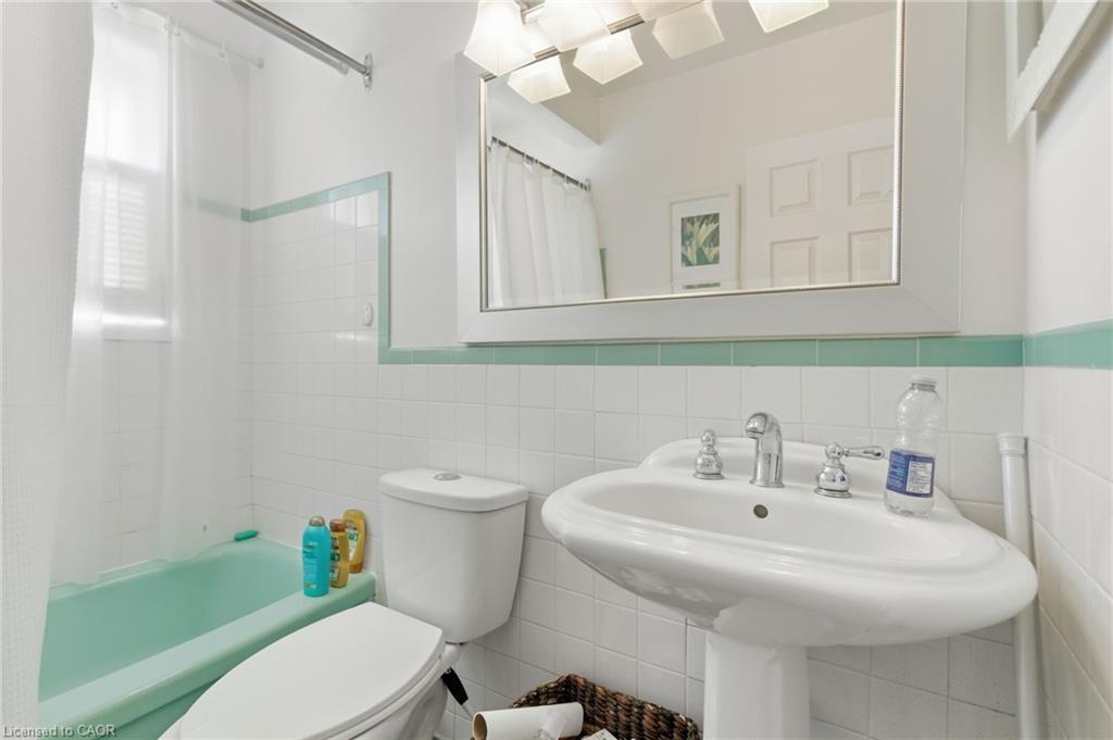 67 Lakeside Drive, Grimsby, ON - Indoor Photo Showing Bathroom
