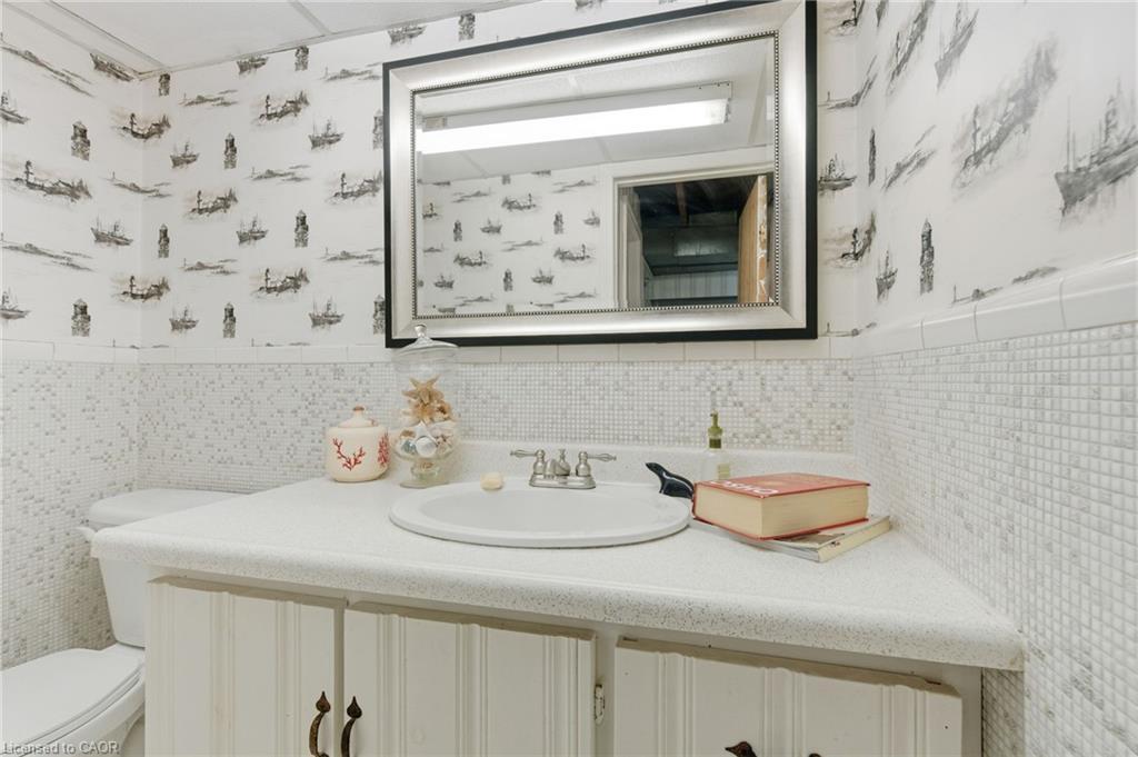 67 Lakeside Drive, Grimsby, ON - Indoor Photo Showing Bathroom