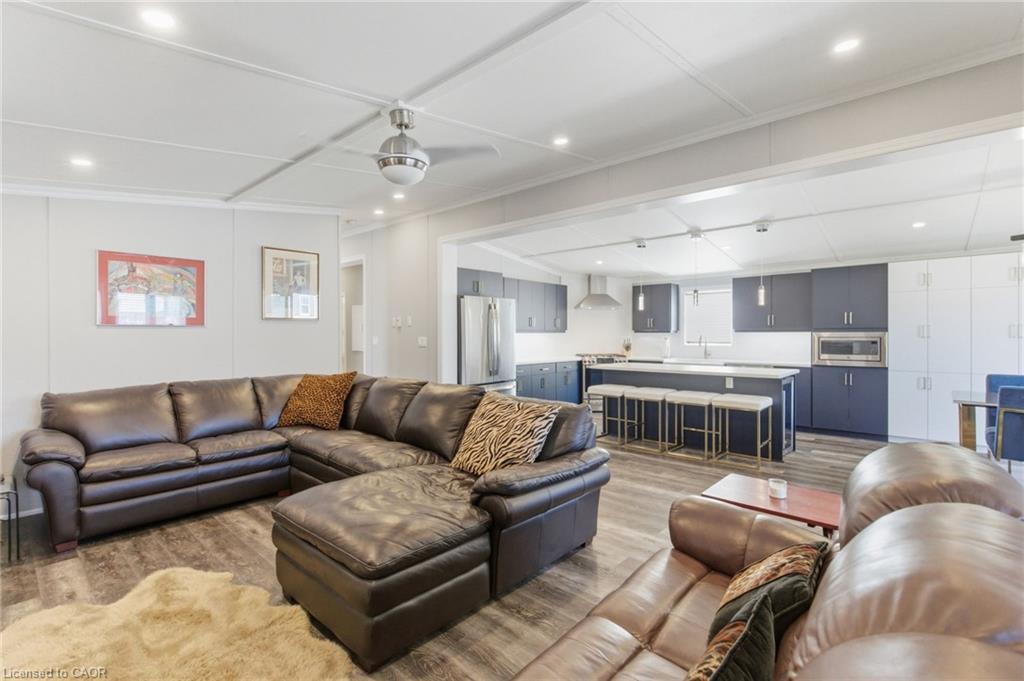 28 Ash Street-4449 Milburough Line, Burlington, ON - Indoor Photo Showing Living Room