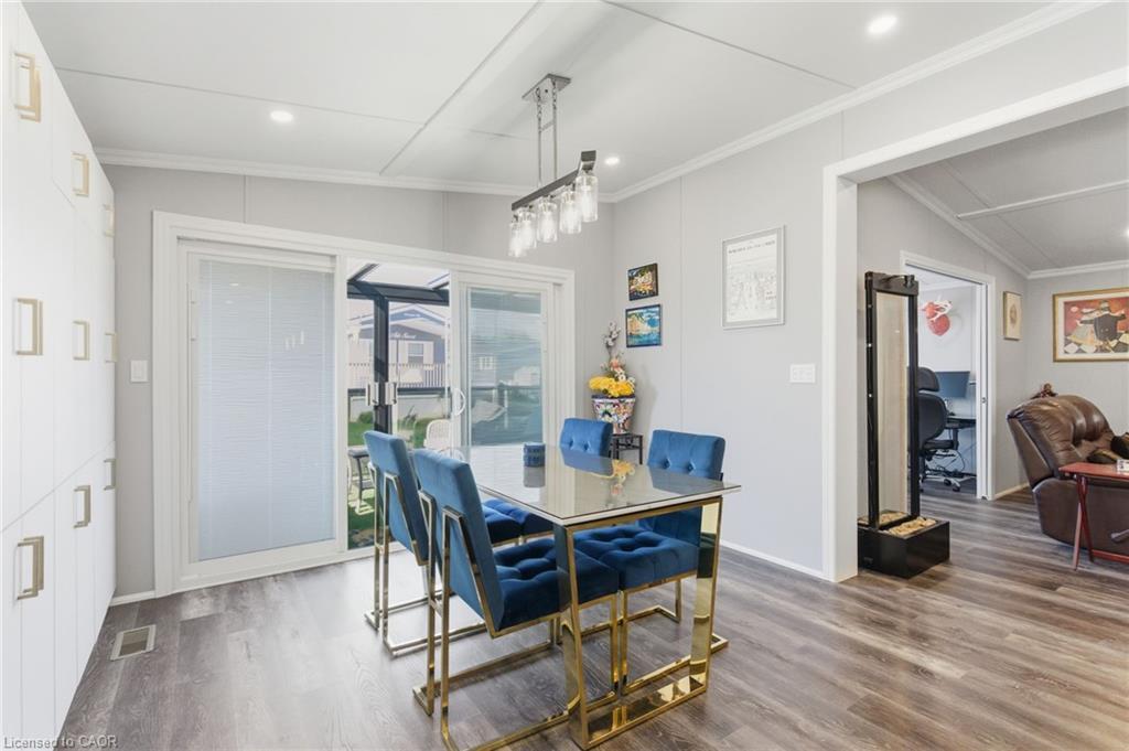 28 Ash Street-4449 Milburough Line, Burlington, ON - Indoor Photo Showing Dining Room
