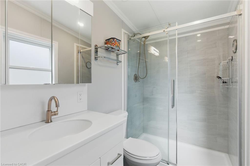 28 Ash Street-4449 Milburough Line, Burlington, ON - Indoor Photo Showing Bathroom