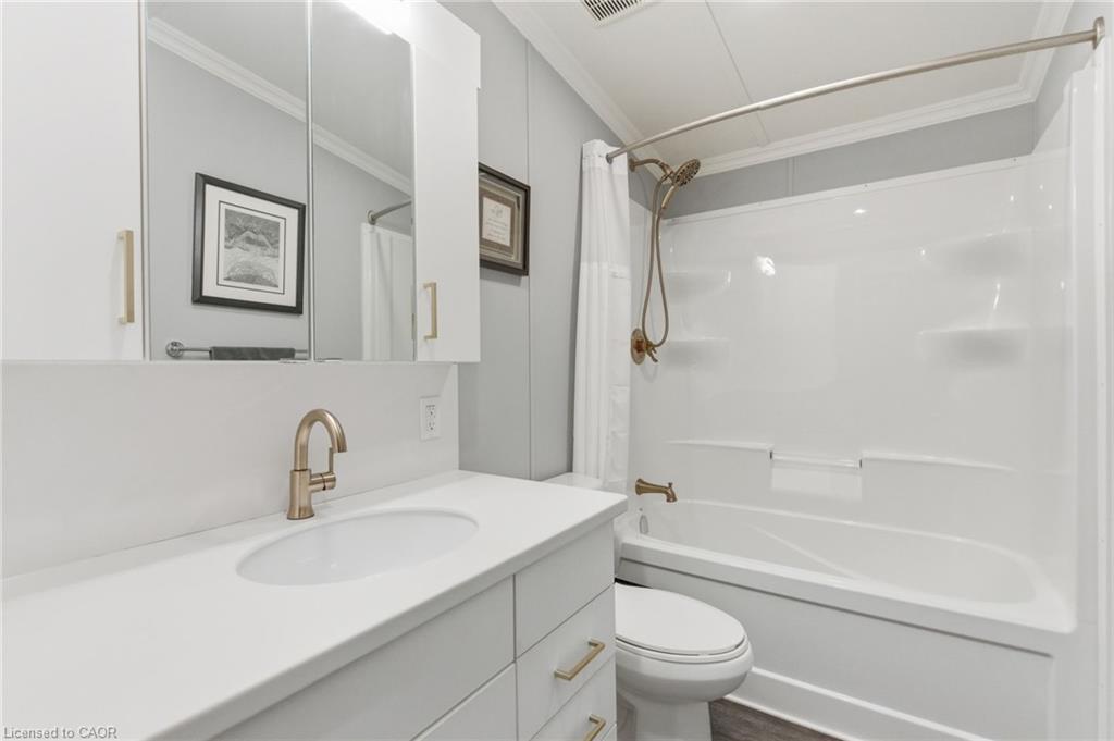 28 Ash Street-4449 Milburough Line, Burlington, ON - Indoor Photo Showing Bathroom